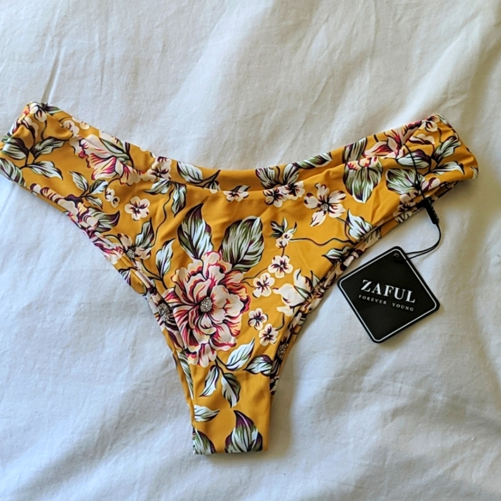 NWT Floral Bikini Bottoms